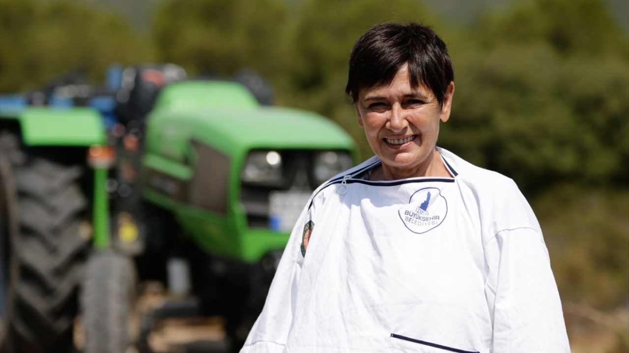 Demet Küçükkayalar, uzun seneler büyük bir firmalarda genel müdürlük düzeyinde çalıştıktan sonra 3 yıl önce Barbaros Mahallesi`ne yerleştiğini söyledi.
