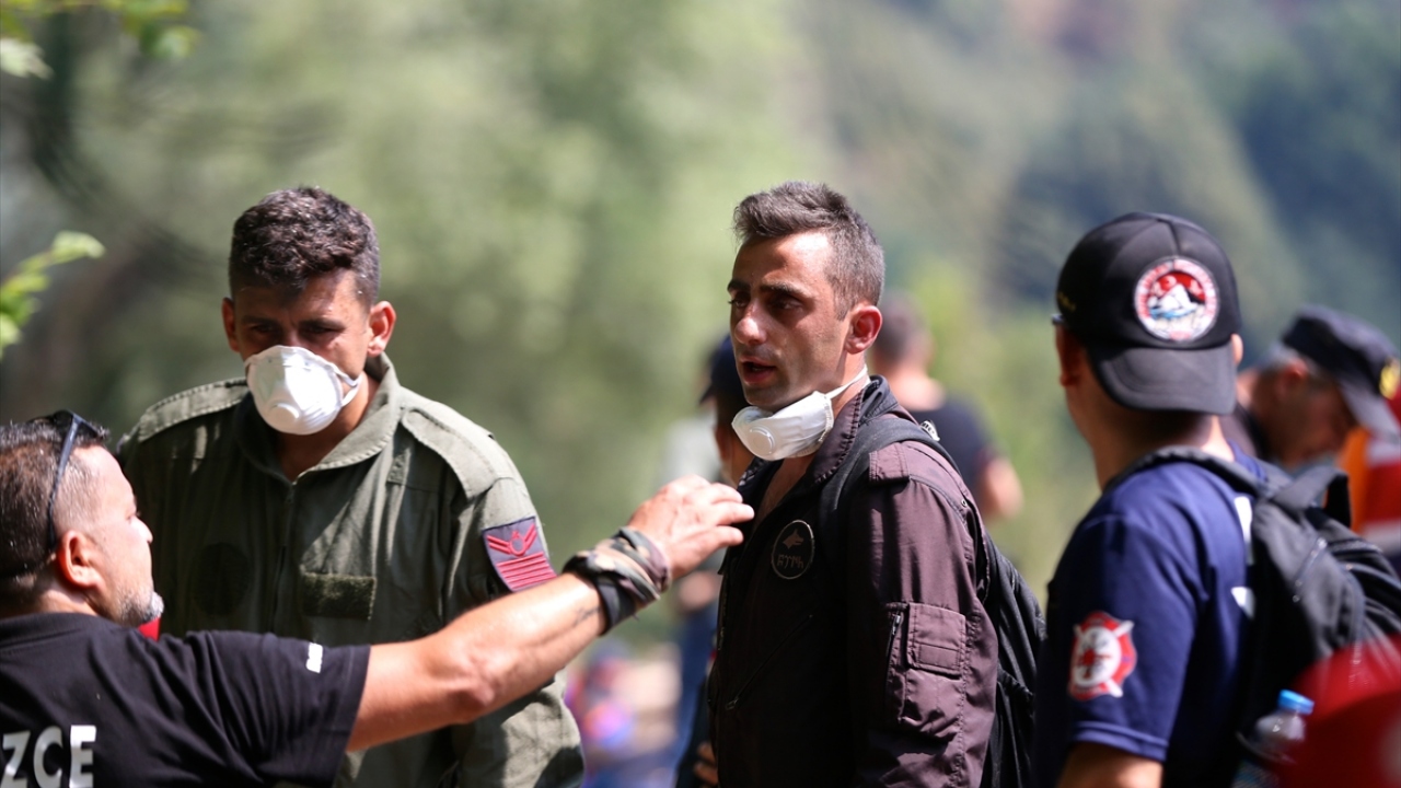 Ekiplerin, kayıp 2 kişiyi bulmak için bölgedeki arama çalışması sürüyor. 