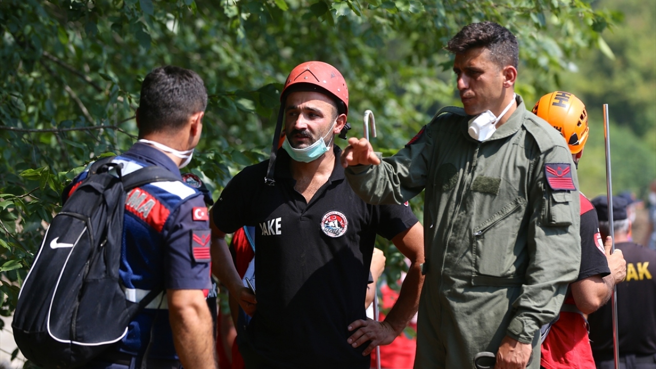 Bölgede 17 Temmuz Çarşamba akşamı ve 18 Temmuz Perşembe gecesi etkili olan kuvvetli sağanaktan sonra Cumayeri, Gölyaka ve Akçakoca ilçelerinde Melen Çayı`nın taşması nedeniyle birçok noktada sel ve heyelan meydana gelmişti.