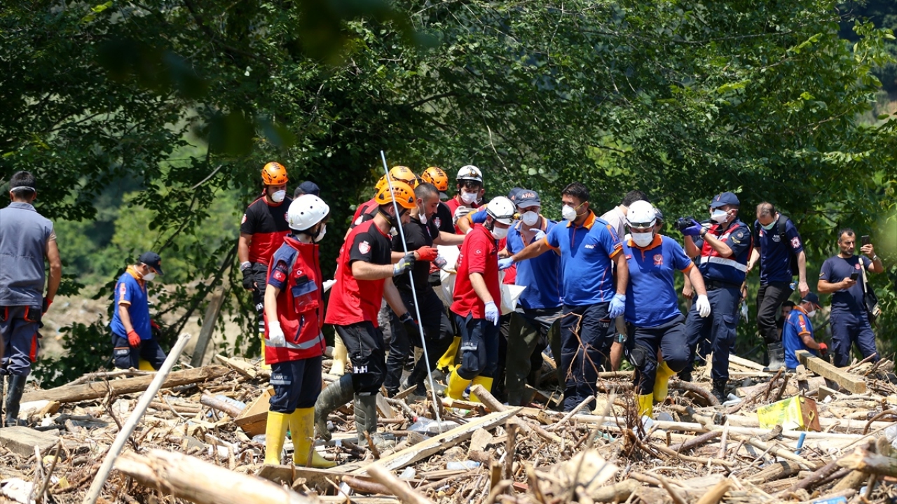 Ekipler dün de 7 yaşındaki Sanem Kaplan`ın cesedine ulaşmıştı. 