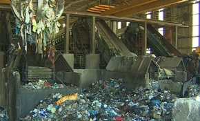 Geri dönüştürülemeyen atıklar: Kağıt havlular, bardaklar, cam süsleri