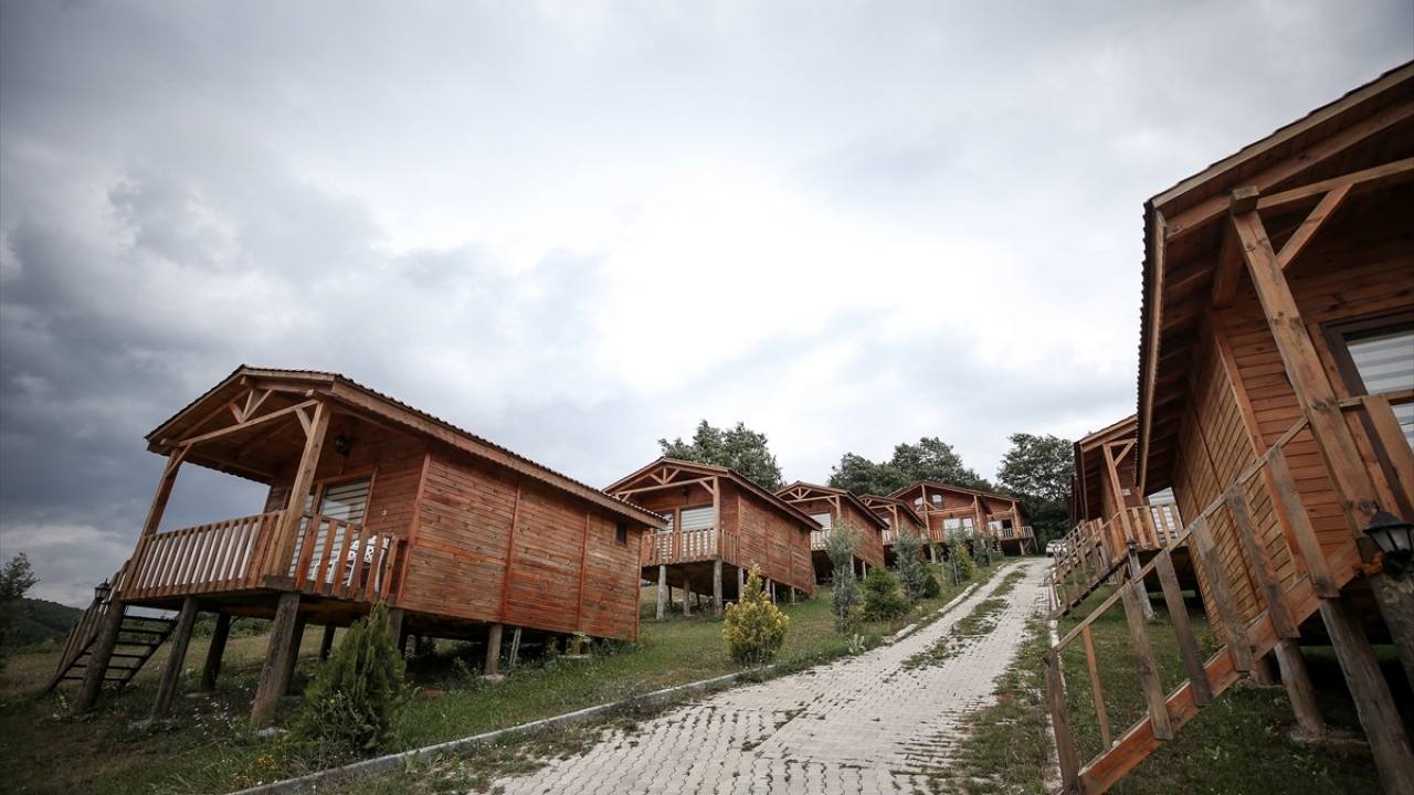 Projenin onaylanmasının ardından 15 bungalov ve bir restorandan oluşan tesisin yapımı 6 ayda tamamlandı.