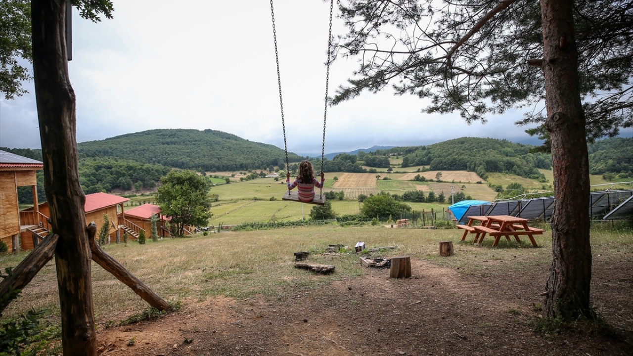 İşletmenin sahibi Murat Turan, yaptığı açıklamada, doğup büyüdüğü Candarlı Mahallesi`nin yayla sayılabilecek rakımda ve dört tarafının ormanla çevrili olduğunu söyledi.