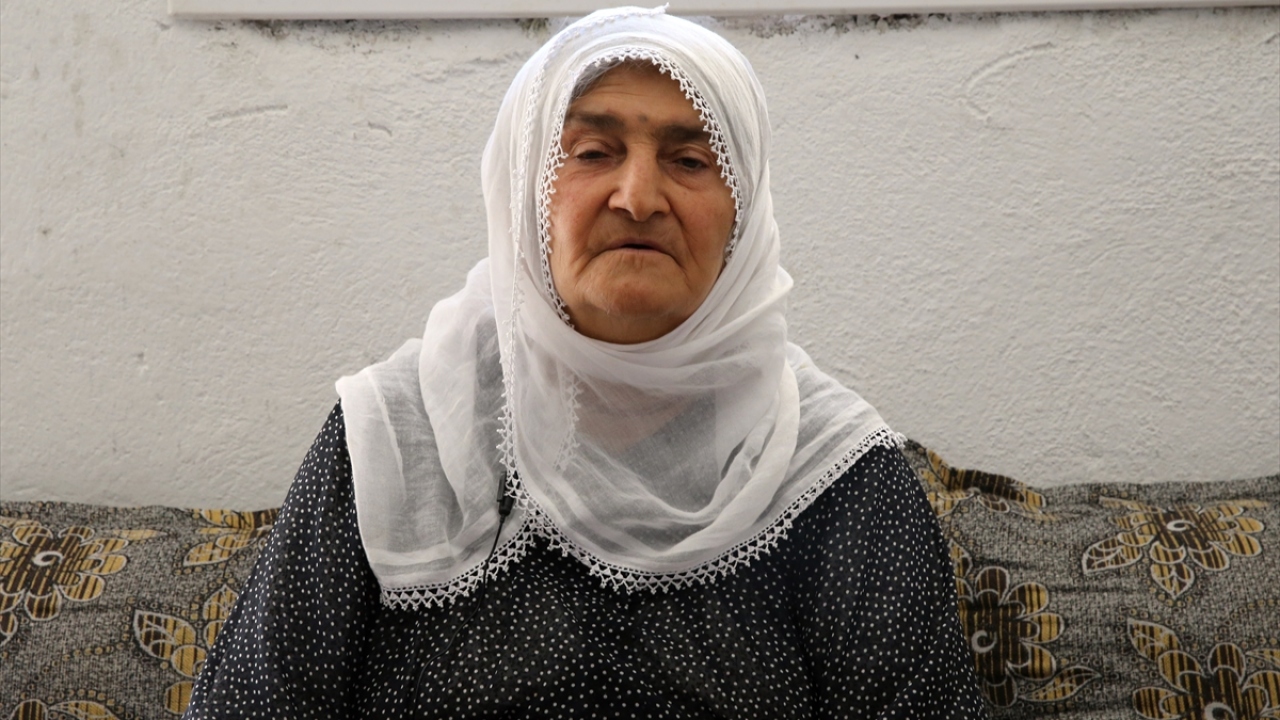 Hafsadi Aslan (70) da Kürtçe yaptığı açıklamada, mağaraları temizleyerek, bakım yaptıklarını belirtti.