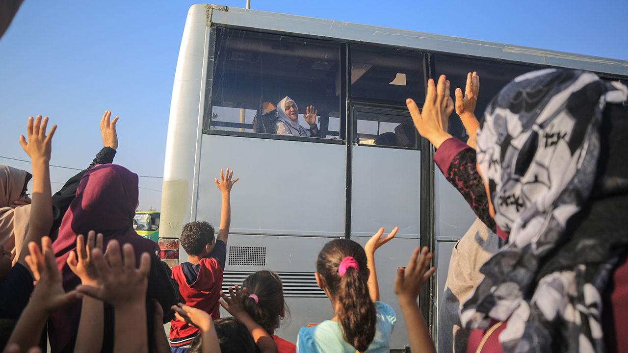 Abluka altındaki Gazze Şeridi`nden ilk hacı kafilesi, Refah Sınır Kapısı`ndan yola çıktı.
