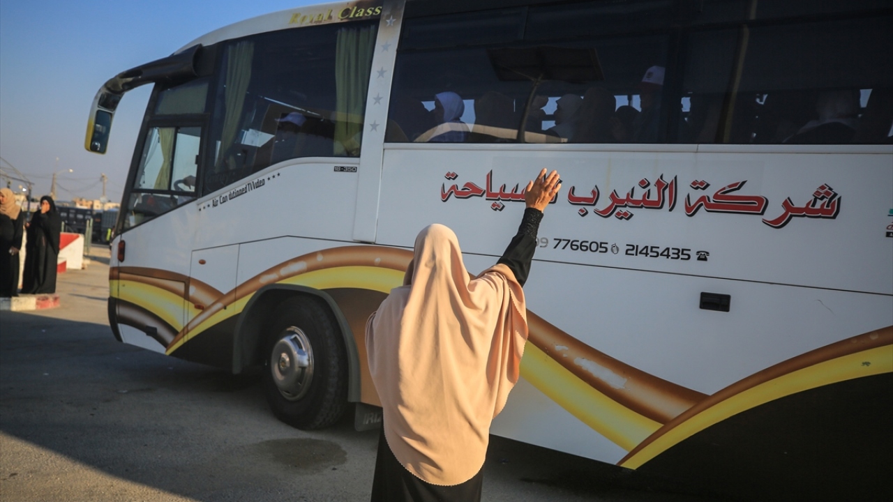 Açıklamada, Gazze Şeridi ile Mısır arasındaki tek sınır kapısı Refah`ın bugünden itibaren 4 gün boyunca hacı adaylarının geçişi için tahsis edildiği aktarıldı.