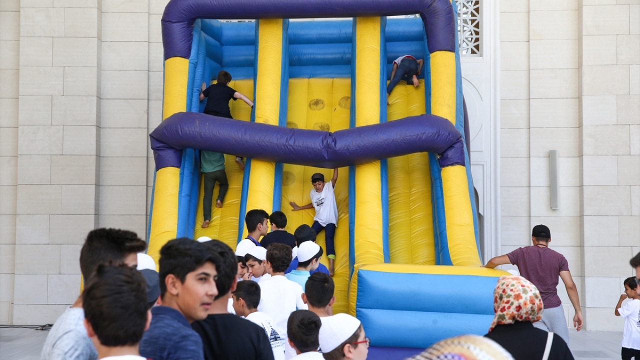 İstanbul Müftüsü Mehmet Emin Maşalı da İstanbul`da yaklaşık 300 binin üzerinde öğrencinin yaz Kuran kursundan faydalandığını söyledi.