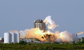 SpaceX'in uzay aracı kalkışı sırasında alev aldı