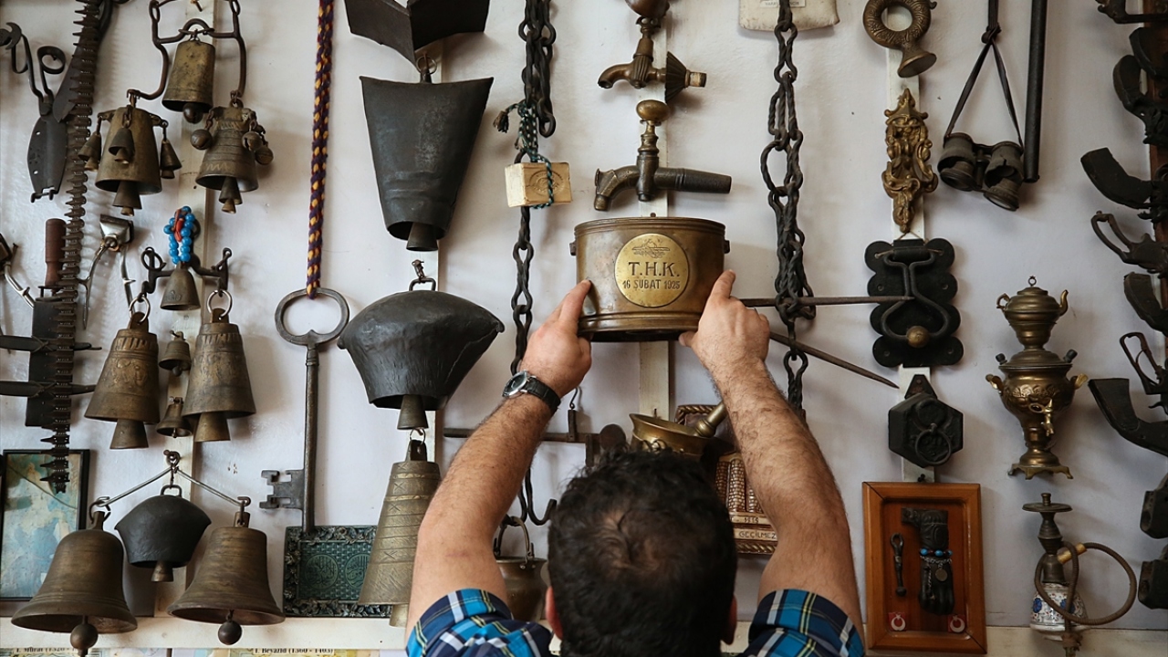 Aykut Merkez Camisi İmam Hatibi İsmail Çil de  300`ün üzerindeki eseri tek tek inceleme fırsatı bulduğunu söyledi.