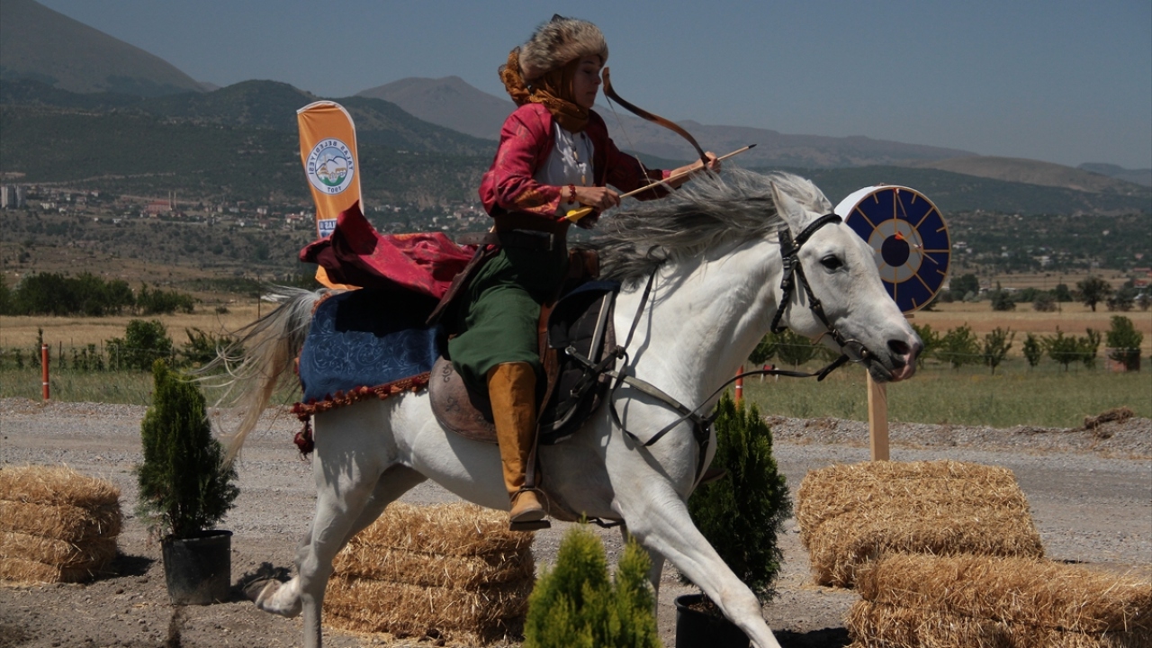 "Kadın ve erkek eşit şartlarda yarışıyor"