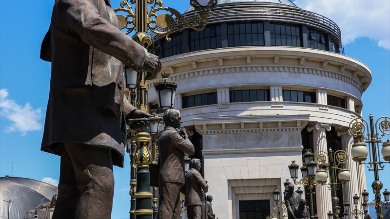 Şehirde ayrıca eşine nadir rastlanan yeni-müdeccen (neo-muejar) veya yeni-endülüs mimari özelliklerini taşıyan bir yapı da bulunuyor.