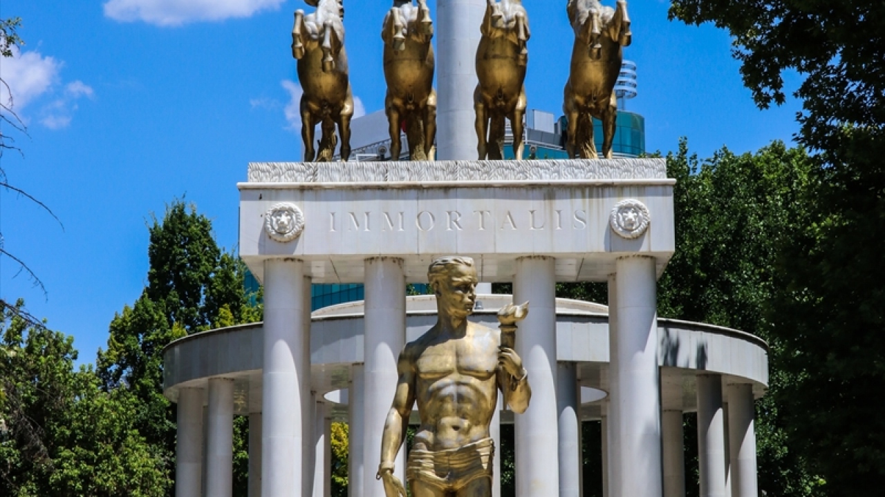 Tange`nin projesi tam uygulanmasa da o dönemde yerel mimarların çalışmalarının da bulunduğu brütalist ve fütürist stillerin harmanı yapılar ortaya çıktı.