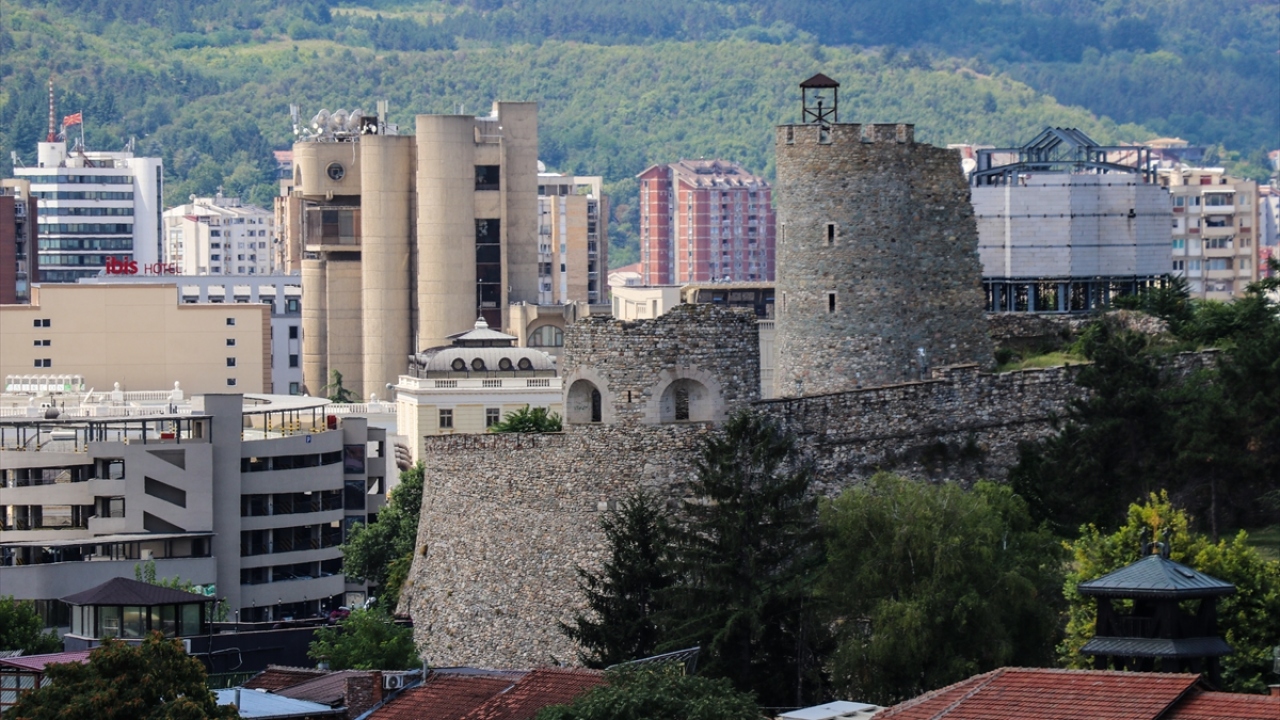 Bunlardan biri Üsküp`teki Arap Evi, diğeriyse Saraybosna`daki Vijecnica Kütüphanesi.