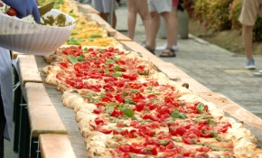 İtalyan aşçılardan 500 metrelik pizza