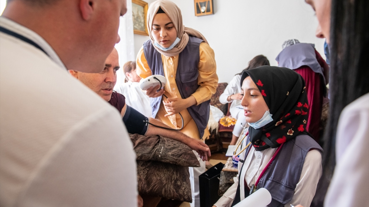 TİKA`dan Ceylan Atmaca, Tecrübe Paylaşım Programının TİKA için çok değerli bir proje olduğunu ifade ederek "Türkiye`nin birçok şehrinden gelen öğrenciler burada Karadağlı öğrencilerle buluştu. Bu buluşmayı sağladığımız için çok mutluyuz" dedi.