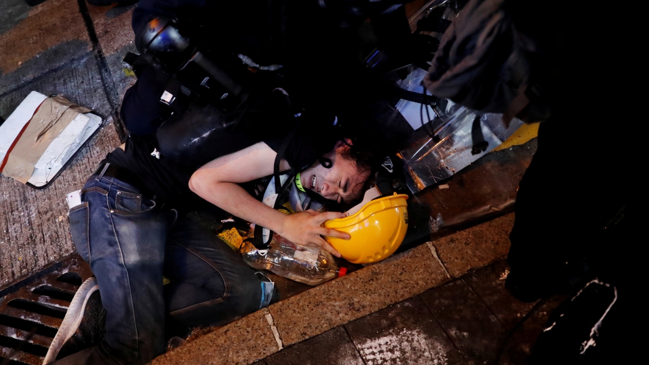 Polis, dün yapılan yürüyüşün organizatörlerinden Max Chung Kin-ping`in de gözaltına alınanlar arasında olduğunu ifade etti.