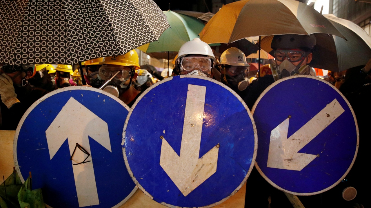 Polis, saldırganların bazılarının sokak çeteleriyle bağlantılı bazılarının da bölge sakinleri olduğunu açıklamıştı.