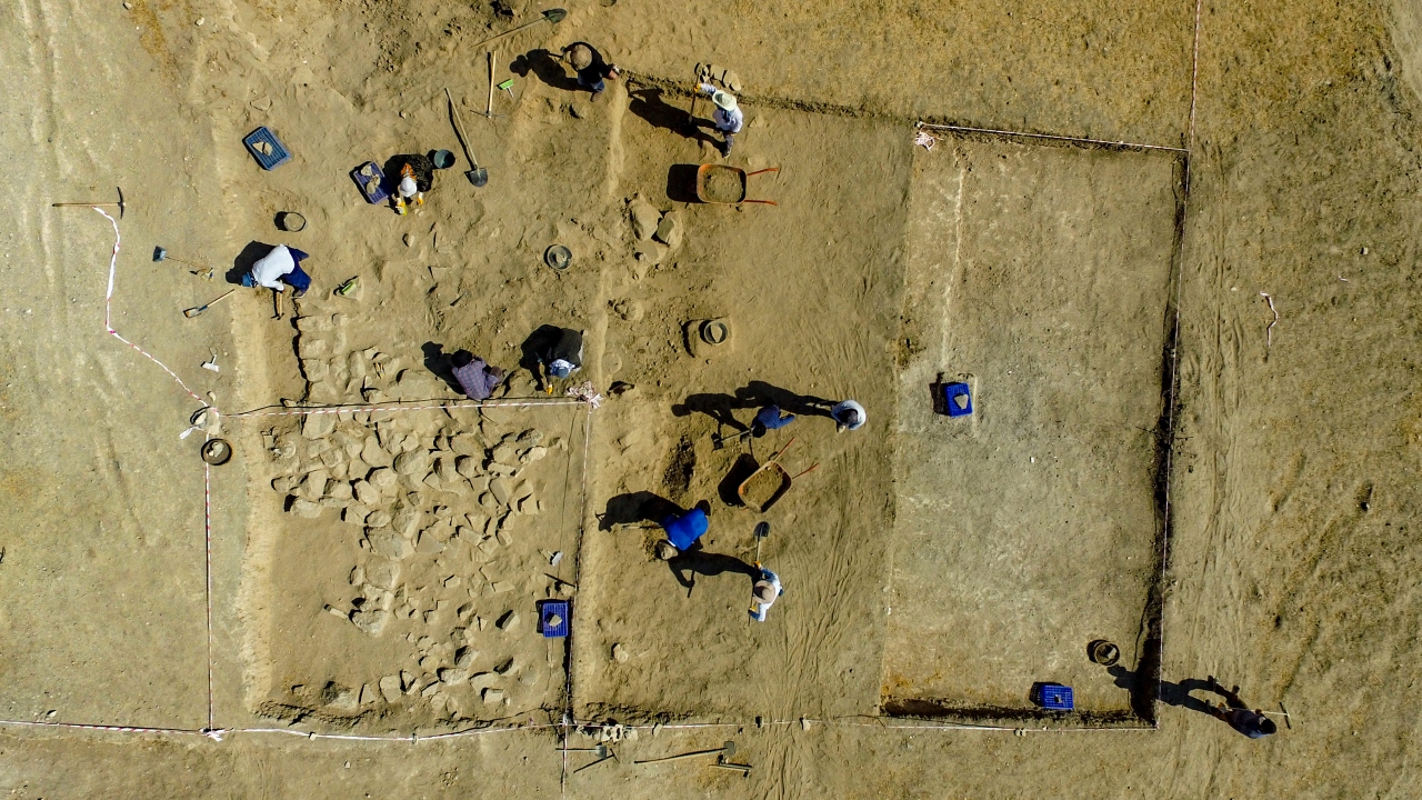 Urartu Kralı II. Sarduri tarafından Milattan Önce 750 yılında yaptırılan Çavuştepe Kalesi ve kuzey kısmındaki nekropol alanında yürütülen kazı çalışmalarında, Urartuların ölü gömme adetleri ve yaşam tarzına ilişkin yeni bilgiler elde ediliyor. 