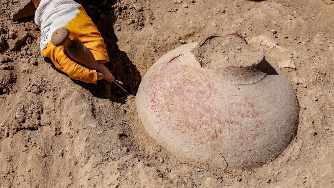 Çavuşoğlu, kazıları sunduğu desteklerden dolayı İl Kültür ve Turizm Müdürlüğüne teşekkür etti.