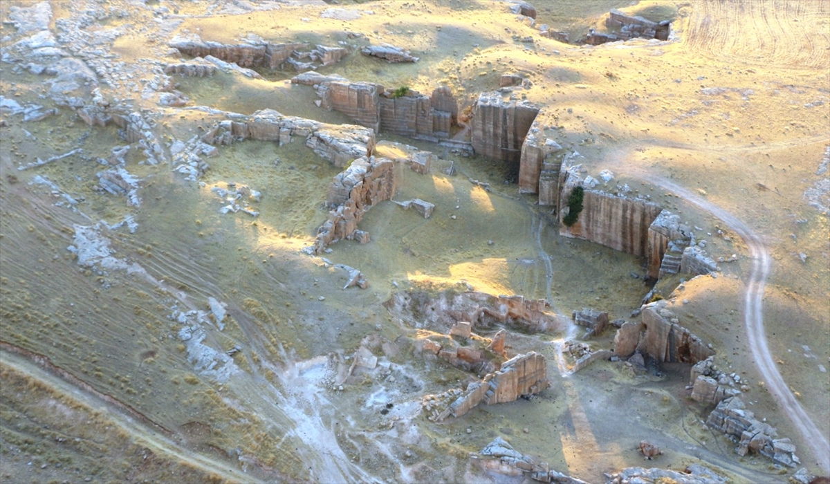 2018 yılında 750 bini aşkını yatılı, 3,5 milyondan fazla turist hedefini gerçekleştirdiklerini aktaran Yaman, bu yıl da hedeflerinin 1 milyonu yatılı 5,5 milyon civarında günübirlik turiste ulaşmak olduğunu kaydetti.