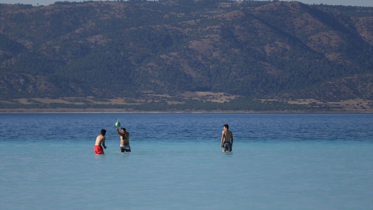 Tarım ve Orman Bakanlığı Doğa Koruma ve Milli Parklar 6`ncı Bölge Müdürü Rıza Kamil, Salda Gölü`nün son yıllarda turizm destinasyonları içinde öne çıktığını söyledi.