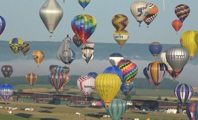 Fransa'da geleneksel balon festivali düzenlendi