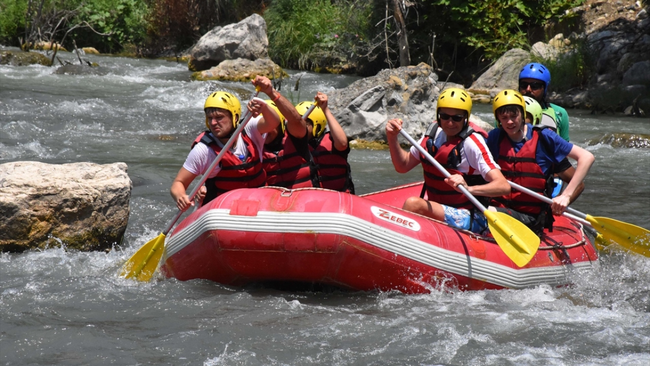 Hollandalı turist Daan Jesse ise Muğla`ya tatil için ailesiyle geldiğini, Dalaman Çayı`nda rafting yapmanın çok heyecanlı olduğunu kaydetti.