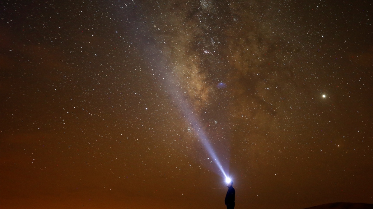 Şenlik süresince astronomi konulu seminerler, gökyüzünü ve gök cisimlerini tanımaya yönelik teleskoplarla gözlemler, TÜBİTAK Ulusal Gözlemevi ziyareti, atölye çalışmaları, firma sergileri ve çeşitli yarışmalar gerçekleştirilecek.