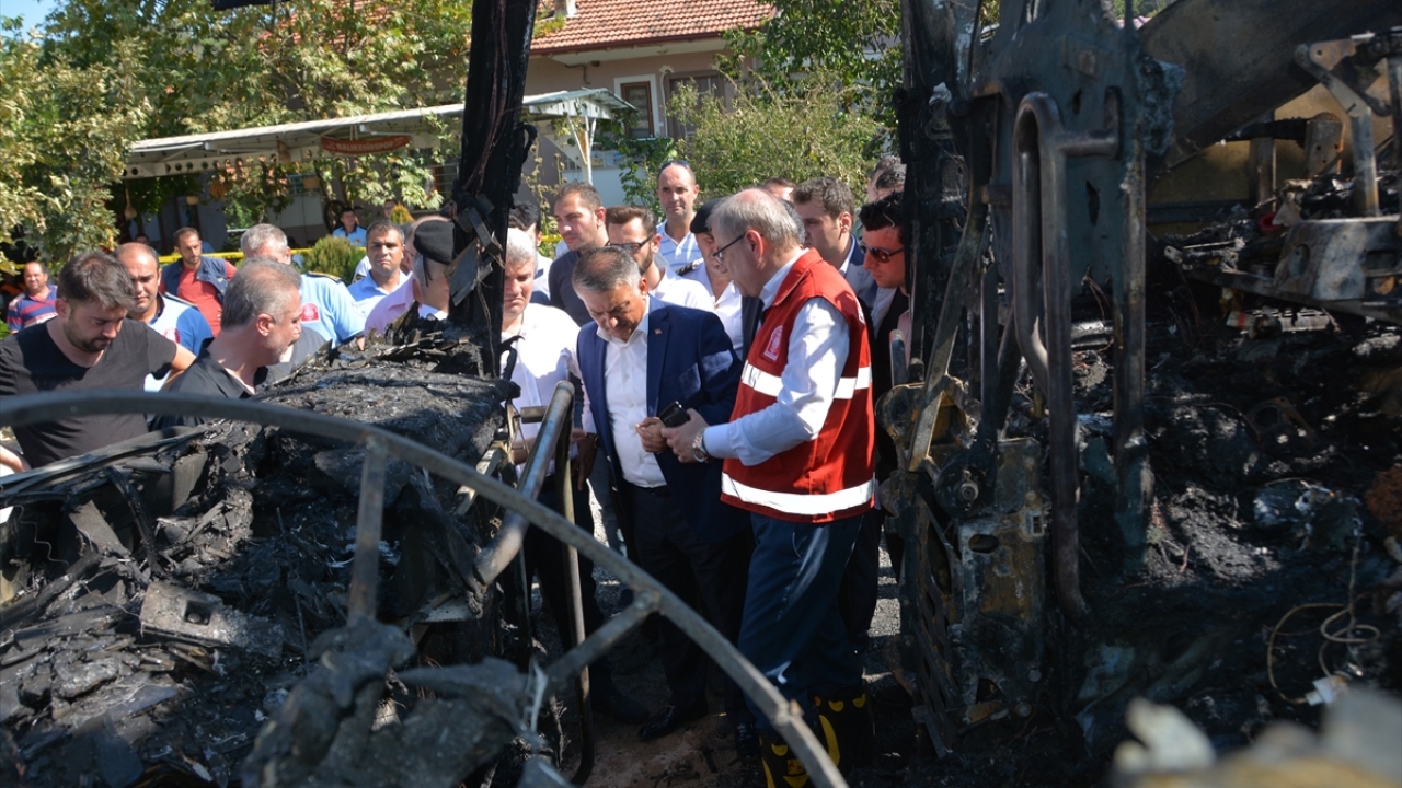 Balıkesir Valisi Ersin Yazıcı, otobüsün söndürüldüğünü, yaralanan 15 yolcunun sağlık durumunun iyi olduğunu açıkladı.