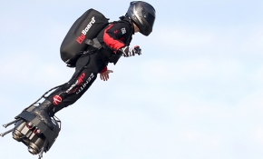 Fransız mucit Manş Denizi'ni uçan kaykayla geçti