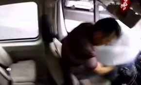 Trafik levhasına çarpan minibüs şoförünü hava yastığı kurtardı