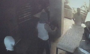 Soyguncuların silah doğrulttuğu fırıncılar ekmek yapmaya devam etti