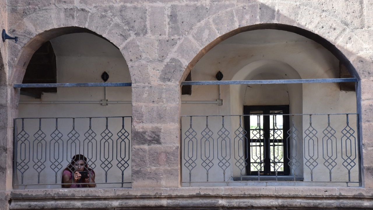 Doğu Anadolu Kalkınma Ajansınca (DAKA) desteklenen proje kapsamında, medresenin çevresindeki bazı ev ve eski yapılar kaldırıldı. 
