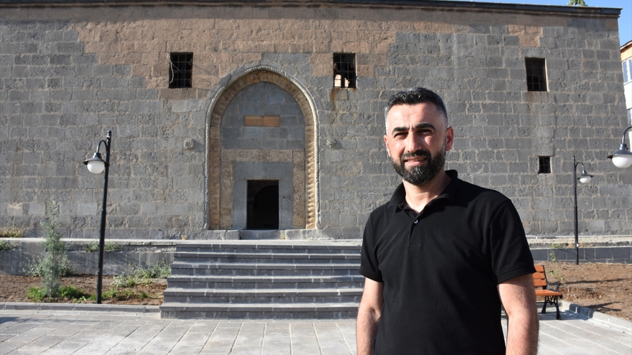 Ziyaretçilerden İsrafil Günsal da Düzce`den geldiğini belirterek, kültürel varlıkların tanınması için restorasyon çalışmalarının önemli olduğunu belirtti. 