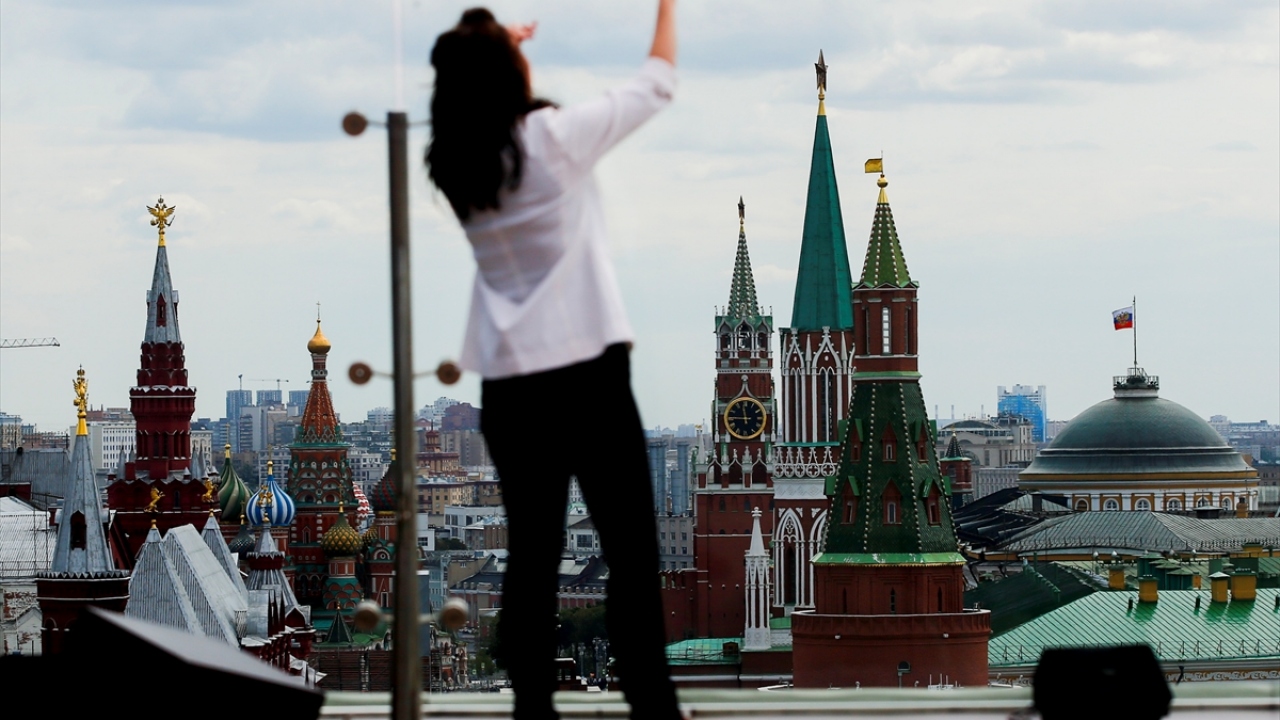 Açıklamada, Rusya tarafından hizmet ve hususi pasaport hamili Türk vatandaşlarına vize muafiyetinin uygulanacağı bildirildi.