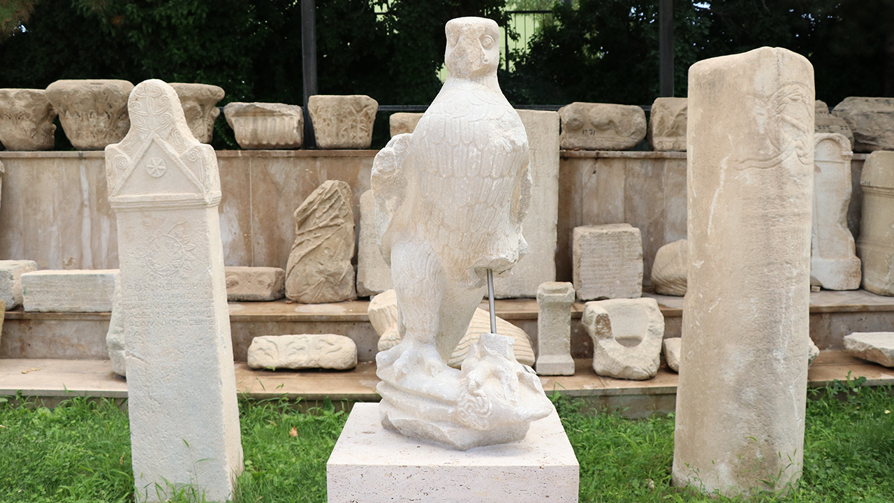 Kınık Höyük`te devam eden kazı çalışmalarını, İtalyan, Türk, Amerikalı ve Fransız arkeologlar yürütüyor. 