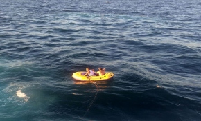 Şişme botla denizde 5 saat mahsur kalan 2 kişi kurtarıldı