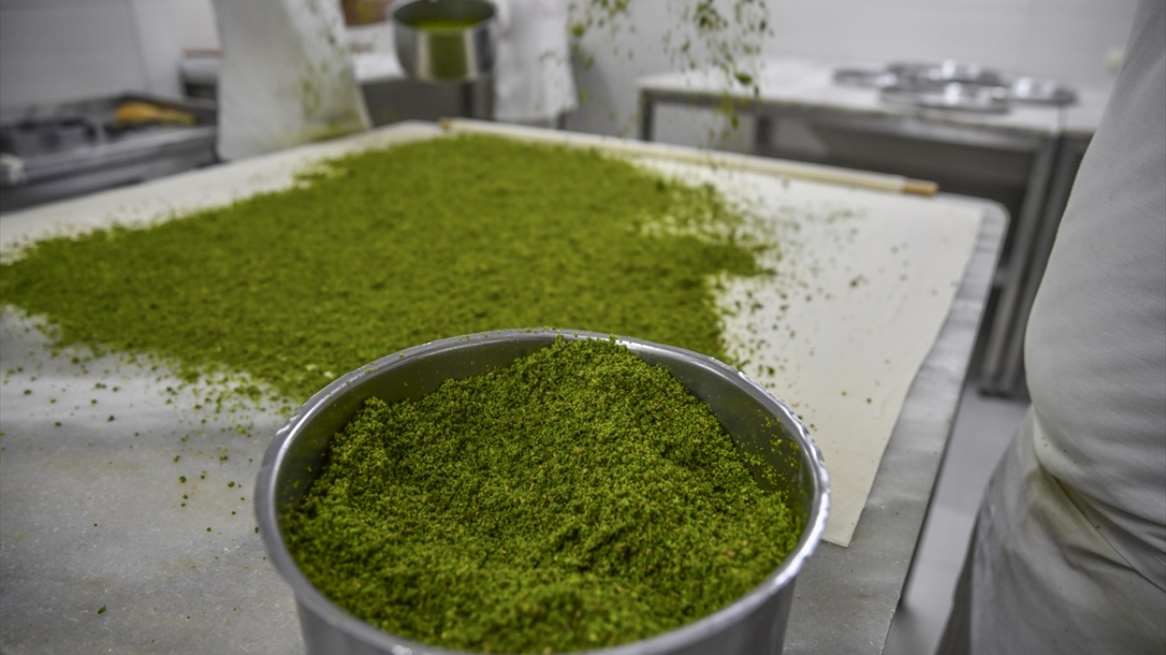 "Siparişleri yetiştirmek için canla başla çalışıyoruz."