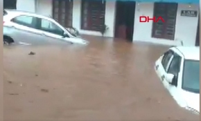 Hindistan'da sel ve toprak kaymalarında 22 kişi hayatını kaybetti