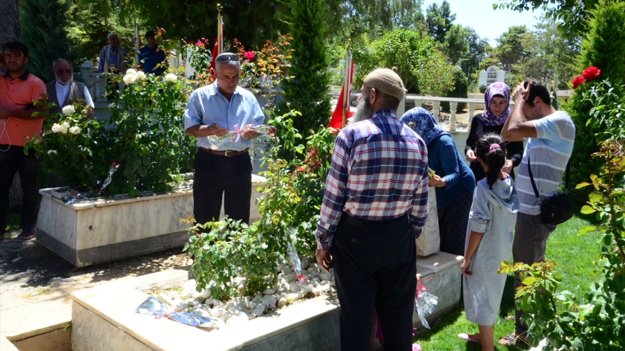 Karaman`da Kurban Bayramı öncesi Garnizon ve Polis Şehitliği ziyaret edildi. 