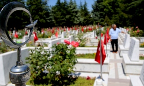 Kahramanların kabrine bayram ziyareti