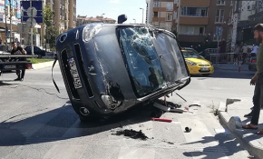 Kurban kesmeye giderken aracıyla takla attı