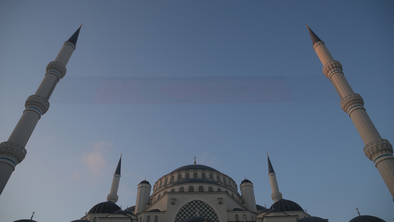 Büyük Çamlıca Camii, 63 bin kişinin aynı anda ibadet edebileceği bir kompleks olarak tasarlandı.
