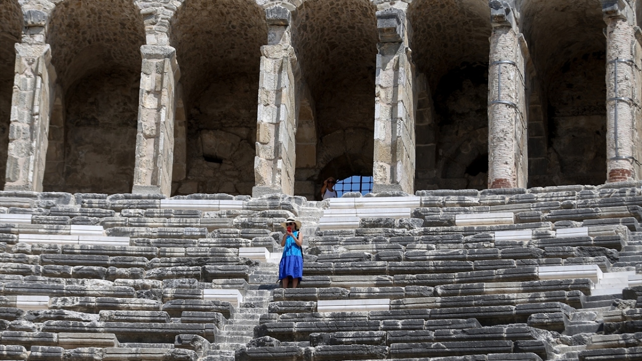 Antalya Valiliği, 2019`u Aspendos Yılı ilan etti. Antik tiyatroyu bu yıl dünyanın çeşitli ülkelerinden 150 bin kişi gezdi. 