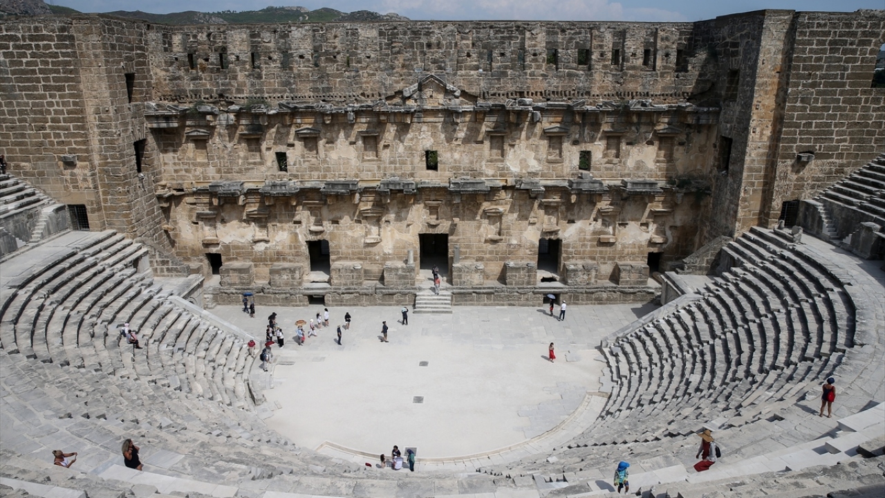 Yaklaşık 15 bin kişilik Aspendos Antik Tiyatrosu`nda günümüzde de konserler ve çeşitli etkinlikler düzenlenmeye devam ediyor.