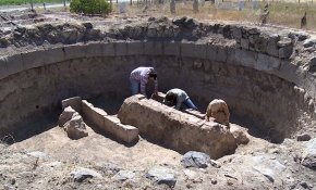 Kümbet kazısında Sultan Alaaddin yazılı sanduka bulundu