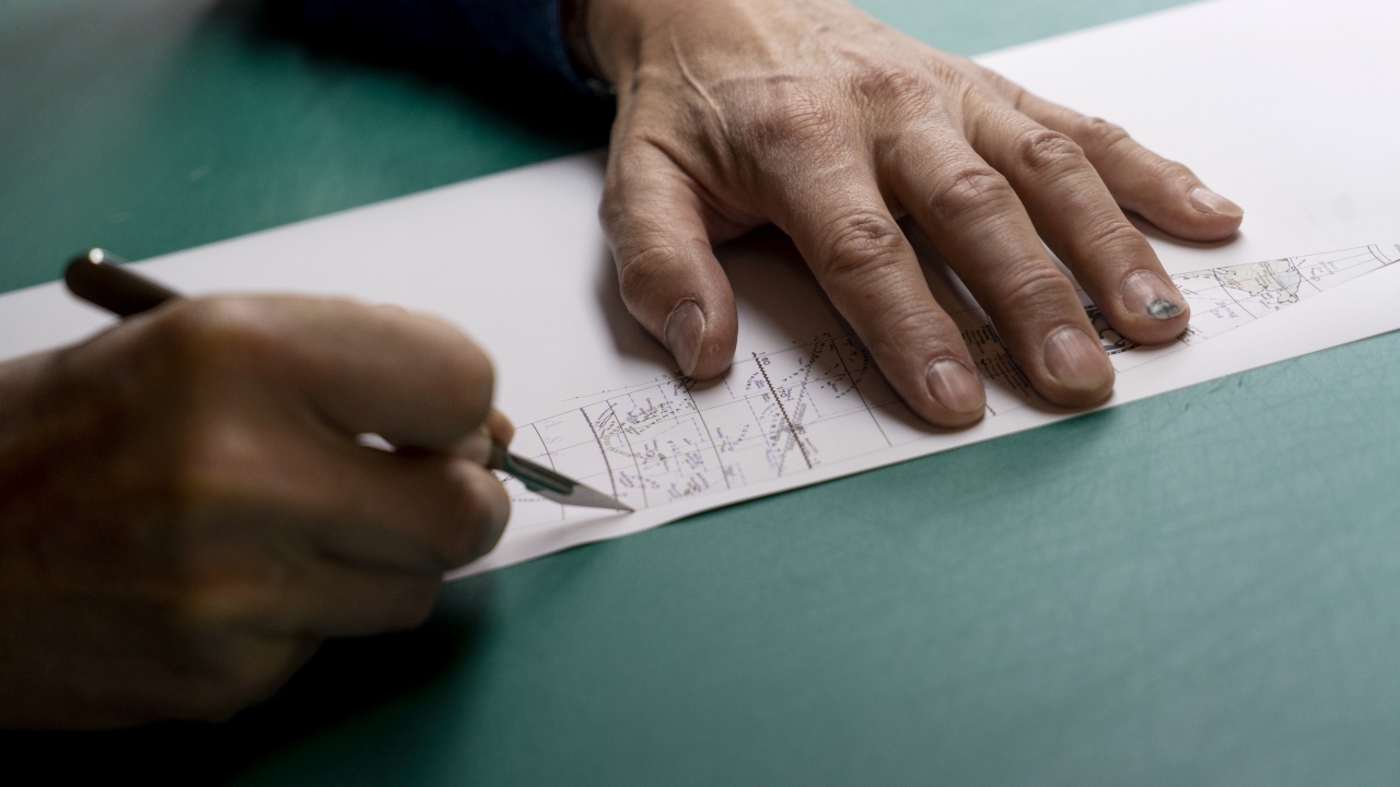 Daha sonra da küreyi kendisi yapmaya karar verdi. Böylece yeni mesleğiyle tanıştı.