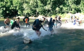 Göksu Çayı'nda 80 kişi şambrelle yarıştı