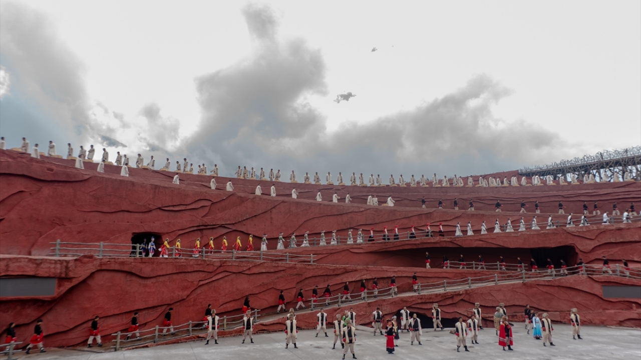 Sadece 140 bin nüfusa sahip kasaba, her yıl yaklaşık 12 milyon ziyaretçiyi ağırlıyor ve bu yolla yılda 4 milyar dolardan fazla turizm geliri sağlıyor.