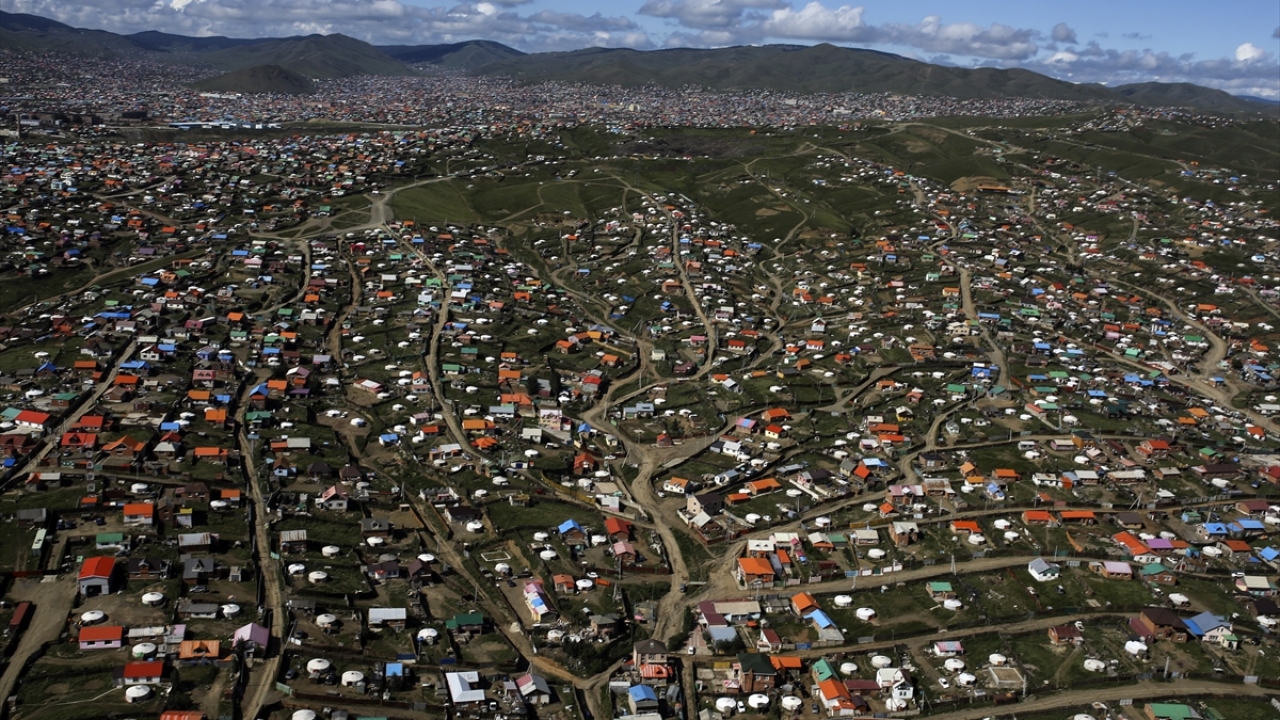 1,5 milyon insanın yaşadığı kent, turistlerin ve doğa severlerin Moğolistan kırlarına yol almadan önceki başlangıç noktası. 